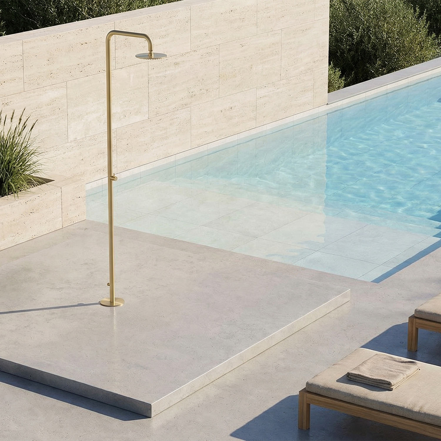Doccia esterna oro in acciaio inox AISI 316L con soffione 25 cm e rubinetto integrato