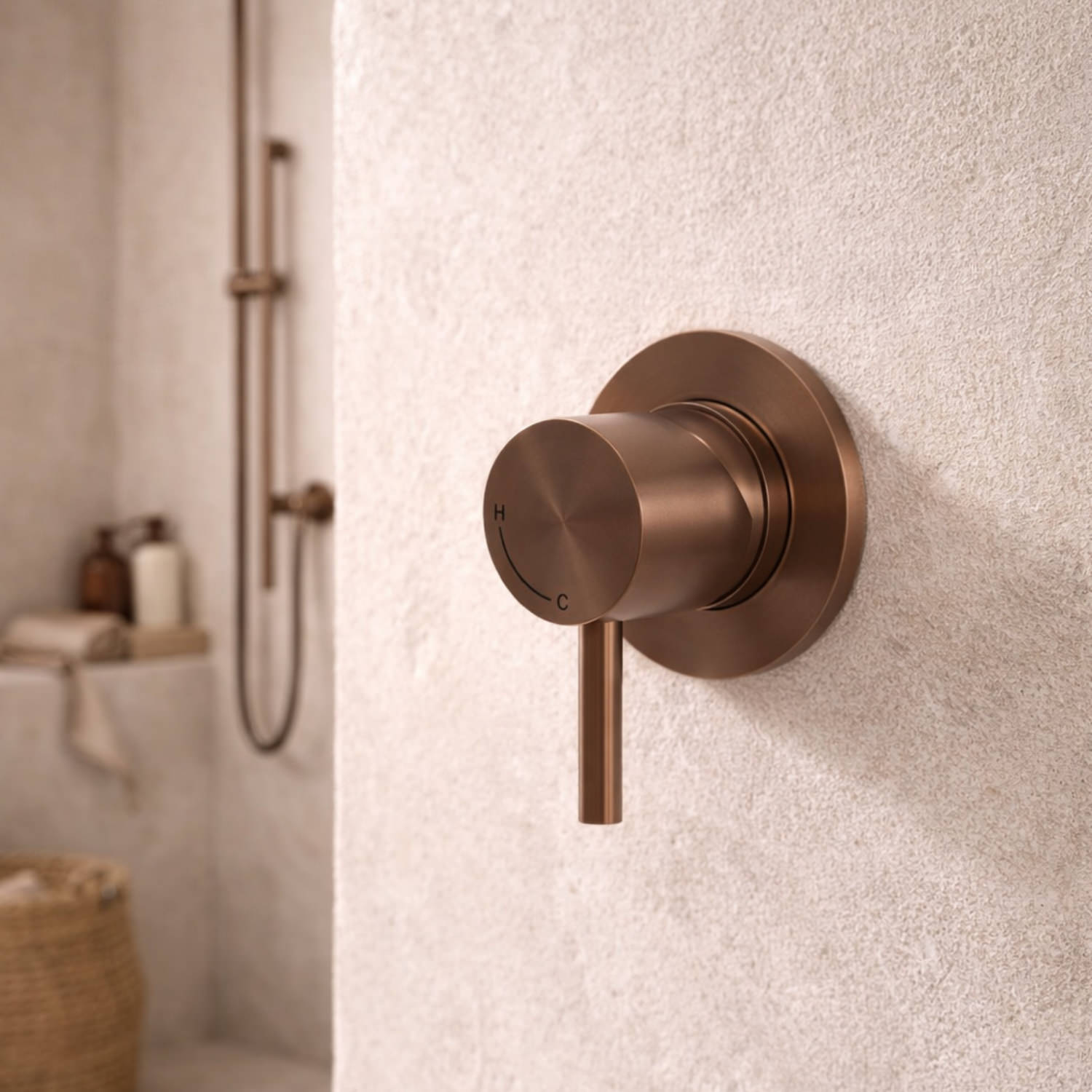 Miscelatore a muro in acciaio 316L finitura oro rosa design moderno
