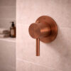 MISCELATORE MURO LEVANTE TERMOSTATICO ORO ROSA Ambientata 100x100